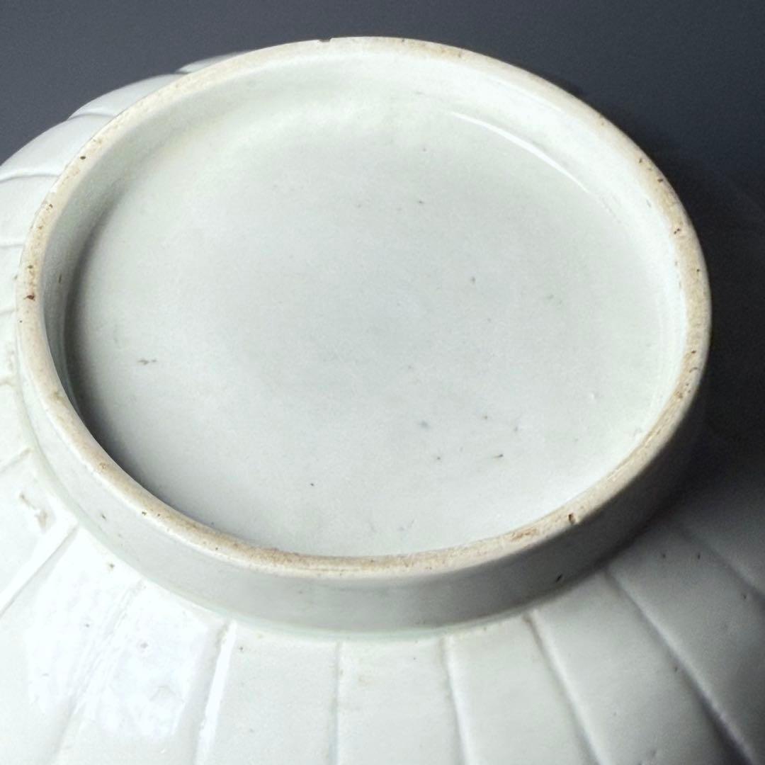 江戸中期　白磁菊花形膾皿　陽刻菊花文様　粉挽　古陶を楽しむ　17cm　大きめ