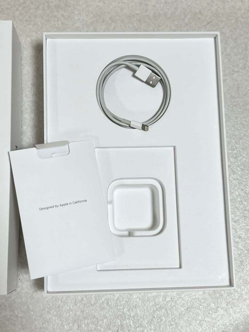 【美品】iPad 第7世代 32GB Wi-Fi SmartKeyboard