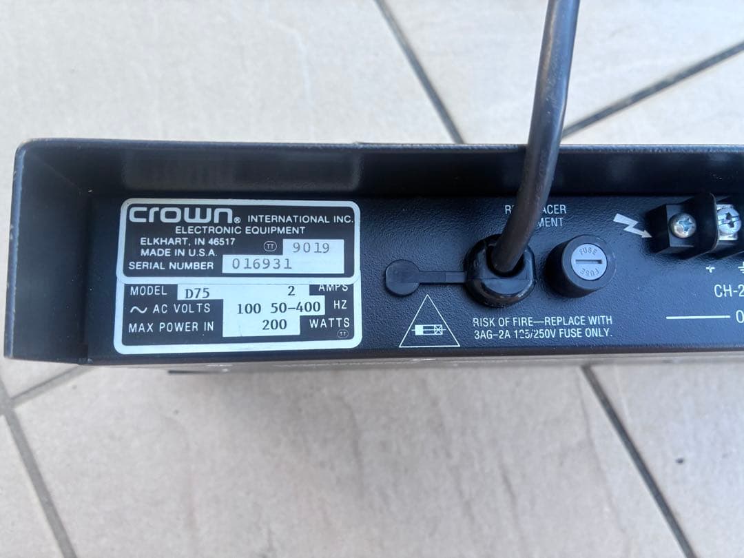 パワーアンプ　crown　D-75R