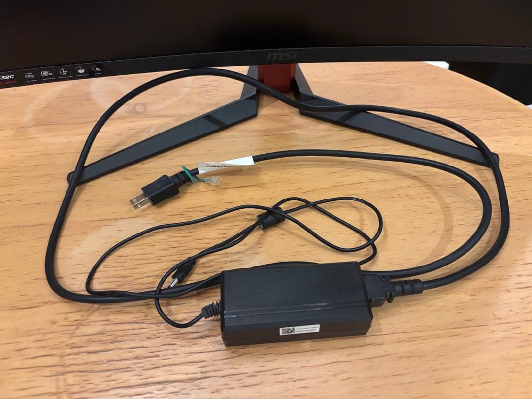 MSI 湾曲　31.5インチ　ゲーミングモニター　Optix AG32C