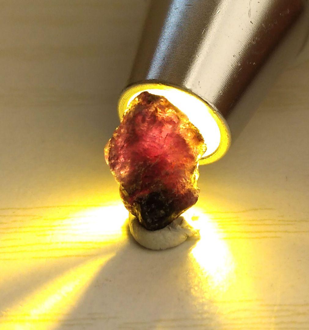 アレキサンドライト　希少宝石鉱物標本