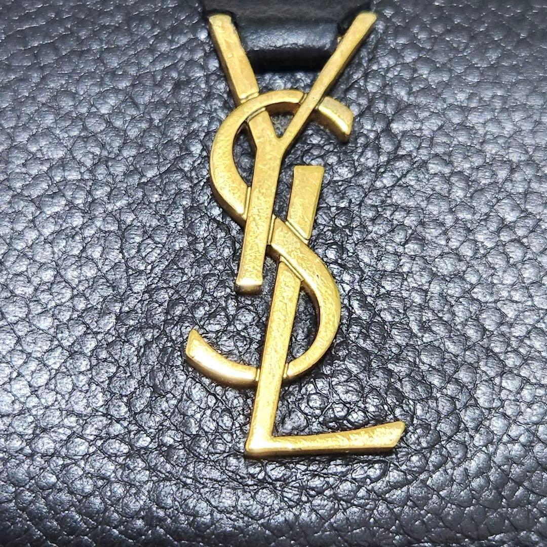 ✨極美品　現行デザイン✨サンローラン　三つ折り　カサンドラ　シボ革　ゴールドロゴ