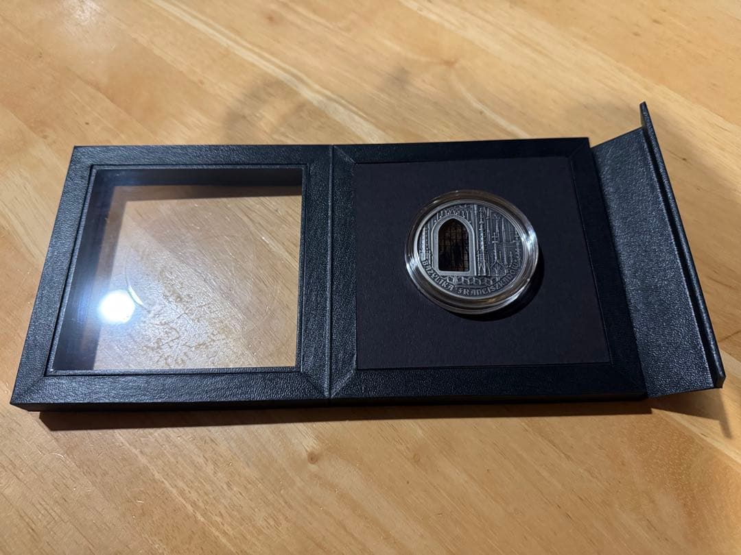 【Qちゃん】聖フランシス教会　ステンドグラスデザインの銀貨