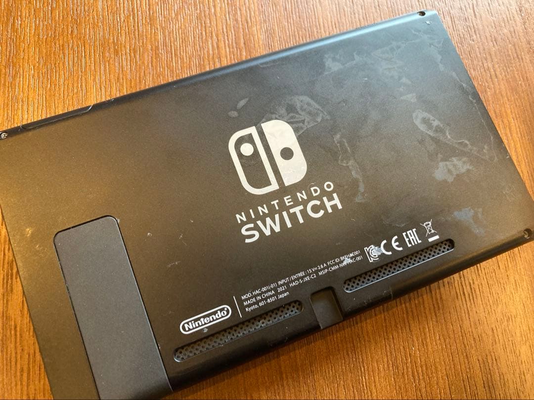 Nintendo Switch 本体＋ジョイコン4つ＋充電スタンド付き