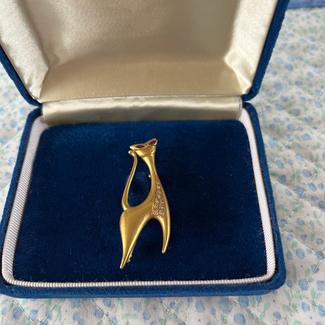 お値下げ　K18 ネコのデザイン　ブローチ＆ペンダント　8g