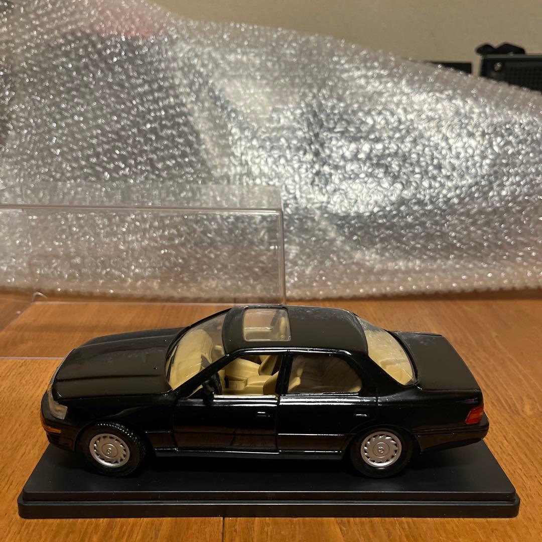 toyota Lexus LS 400 ミニカー 1/18&当時物エンブレム付き