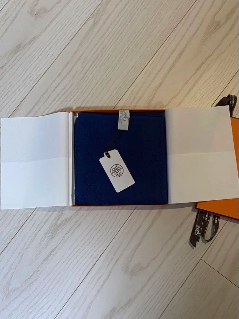 HERMES ネイビー タオルハンカチ ギフトボックス付き