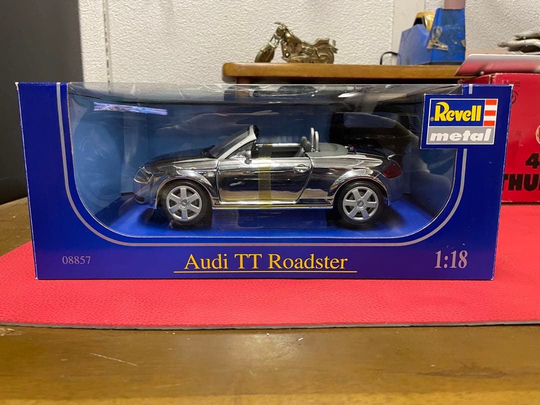 Audi   TT ロードスター　メタル
