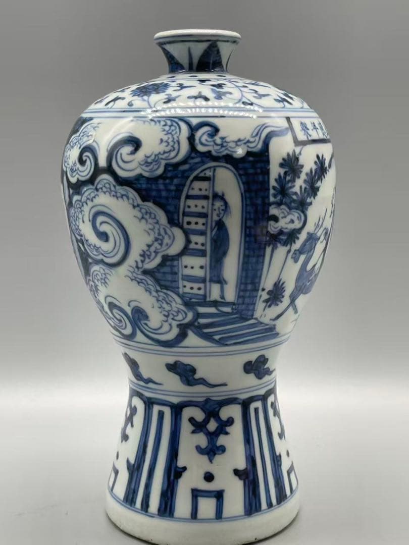 古代中国明朝時代　青花染め付き花瓶