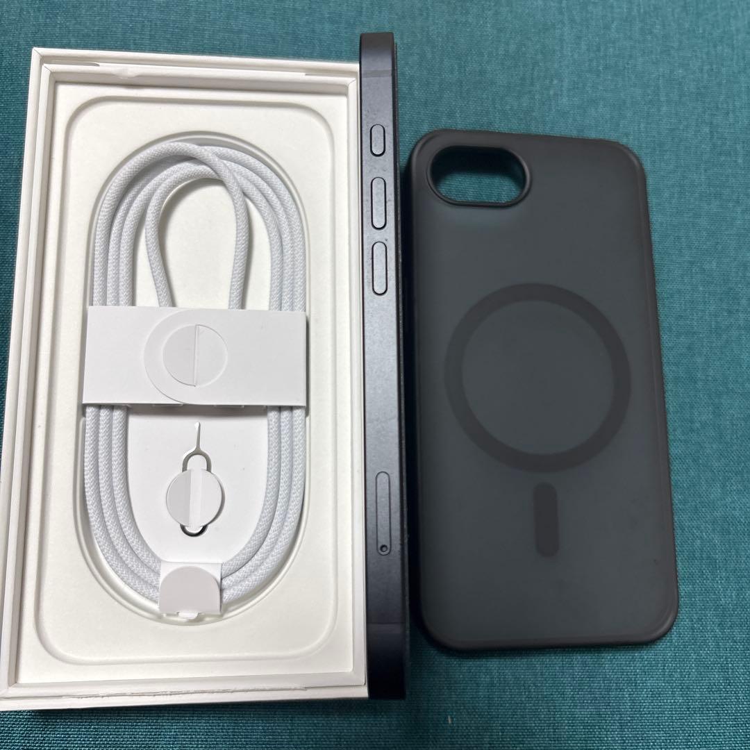 iPhone16e 128GB 1ヶ月のみ使用 SIMフリー ブラック