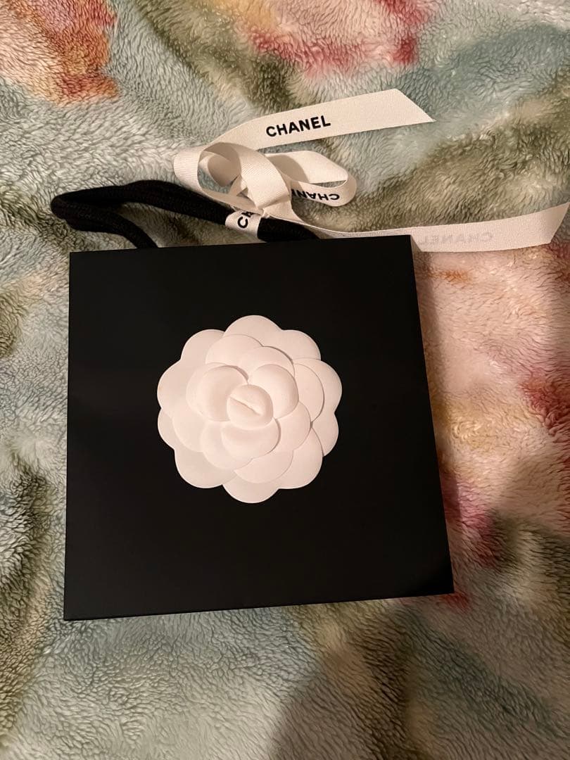 新品！シャネルchanel★ビジュー付ブローチ