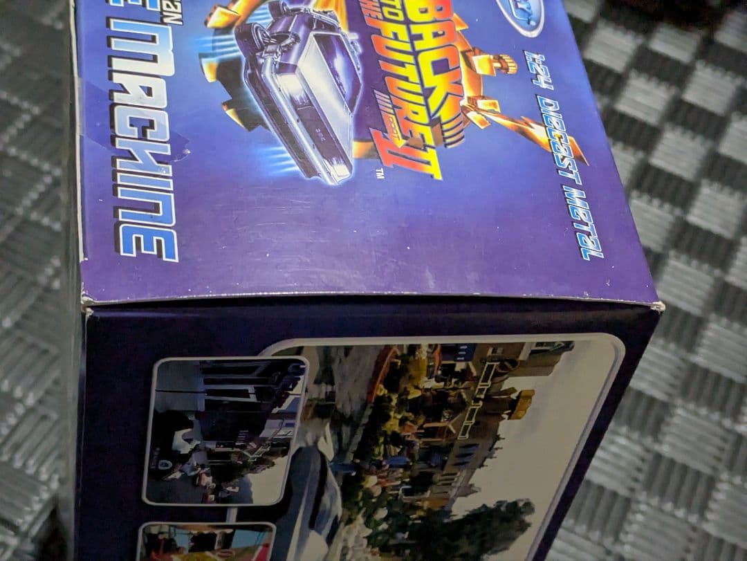 WELLY バック・トゥ・ザ・フューチャーⅡ,Ⅲ デロリアン1/24スケール