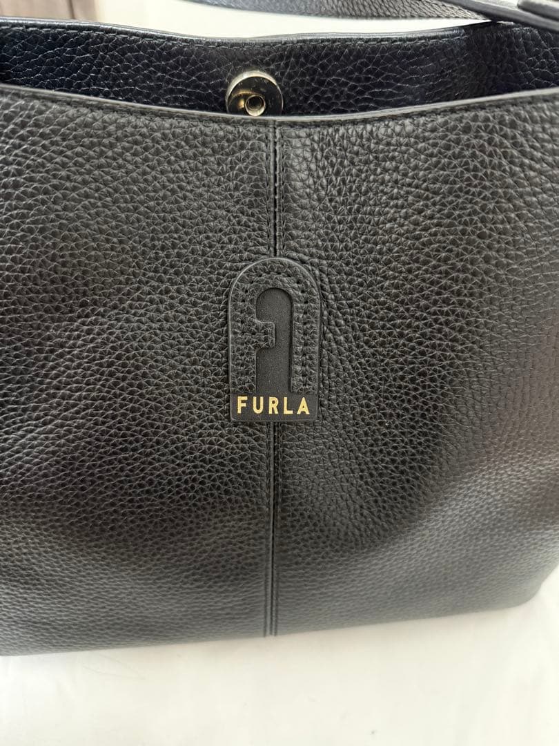 FURLA ブラックレザートートバッグ