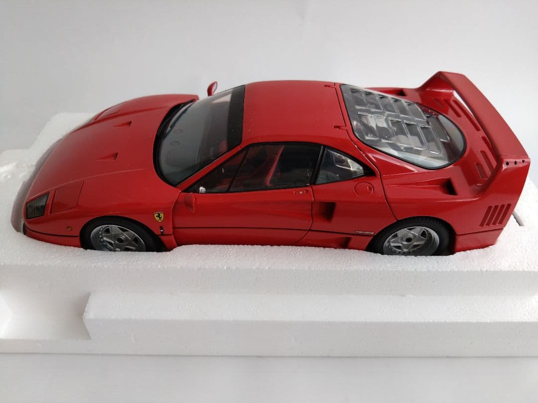 フェラーリ Ferrari F40 1/18