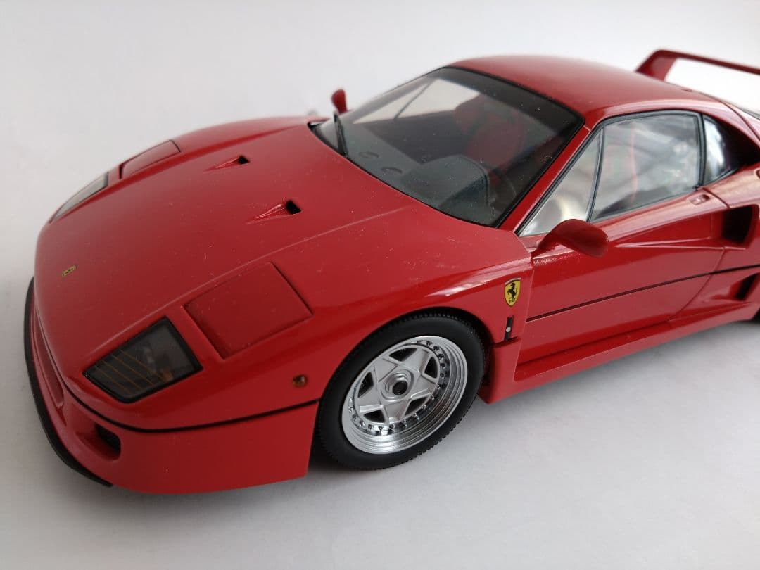 フェラーリ Ferrari F40 1/18