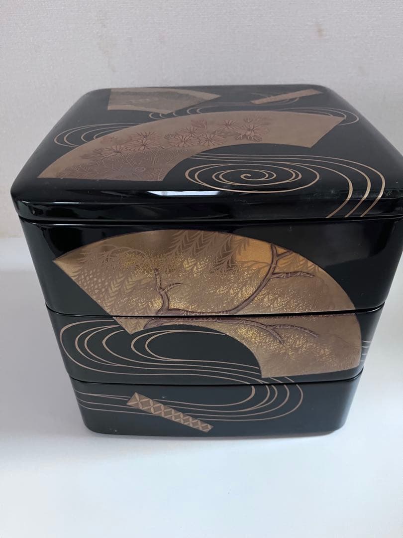 【未使用】輪島塗 蒔絵 三段重箱 お屠蘇 盃　酒器セット　中島忠平の作品