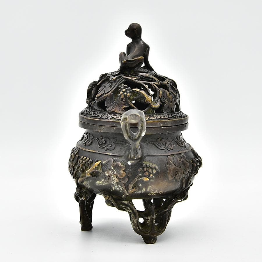 珍品 中国古玩 時代 大明宣徳 古銅三足香炉 猿 盛上葡萄 香櫨 1486g