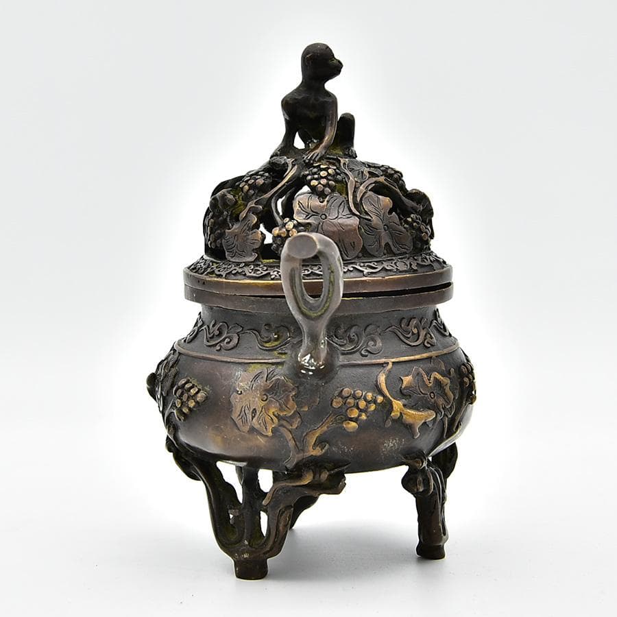 珍品 中国古玩 時代 大明宣徳 古銅三足香炉 猿 盛上葡萄 香櫨 1486g