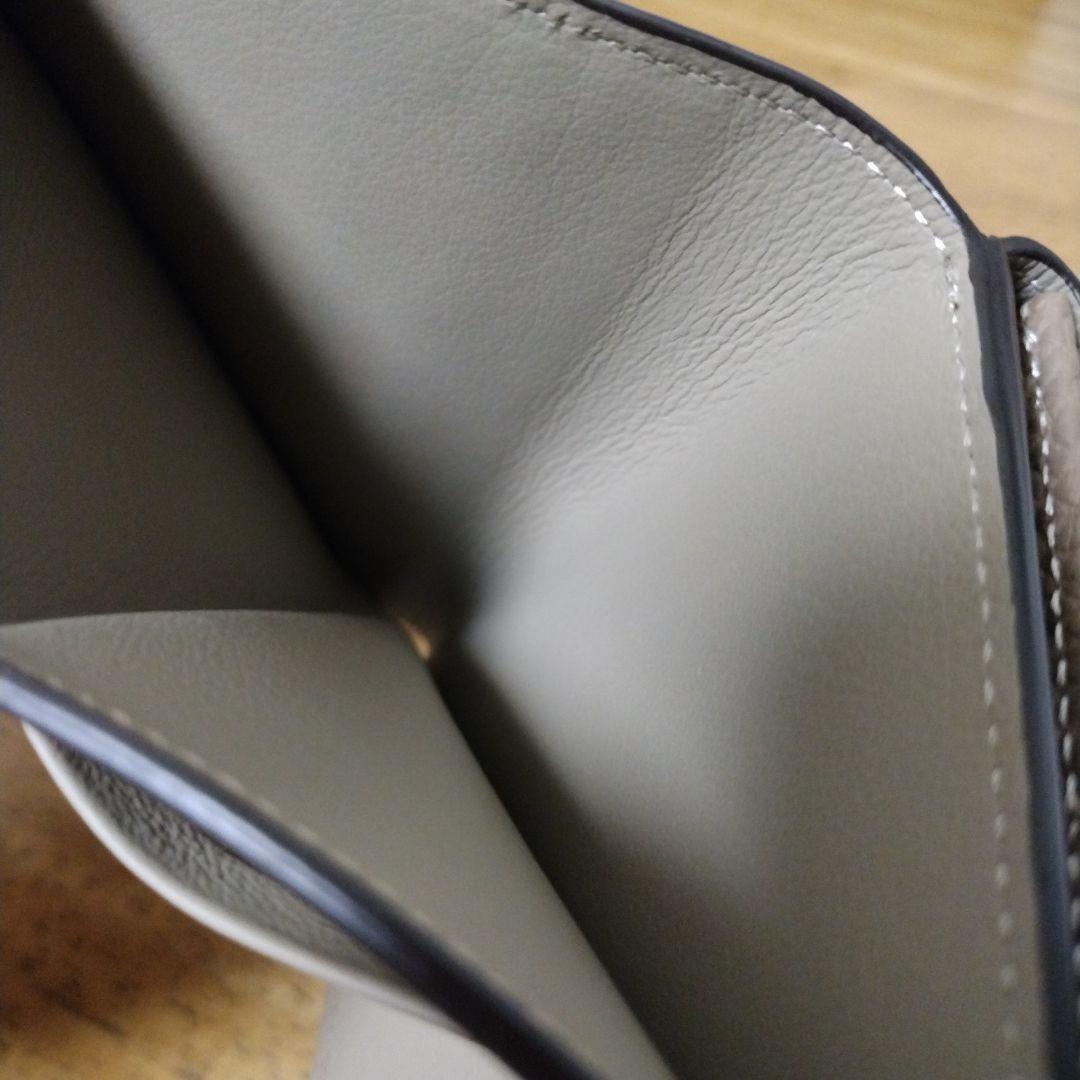 ボナベンチュラ　二つ折り財布　ラウラ　バイフォールドウォレット