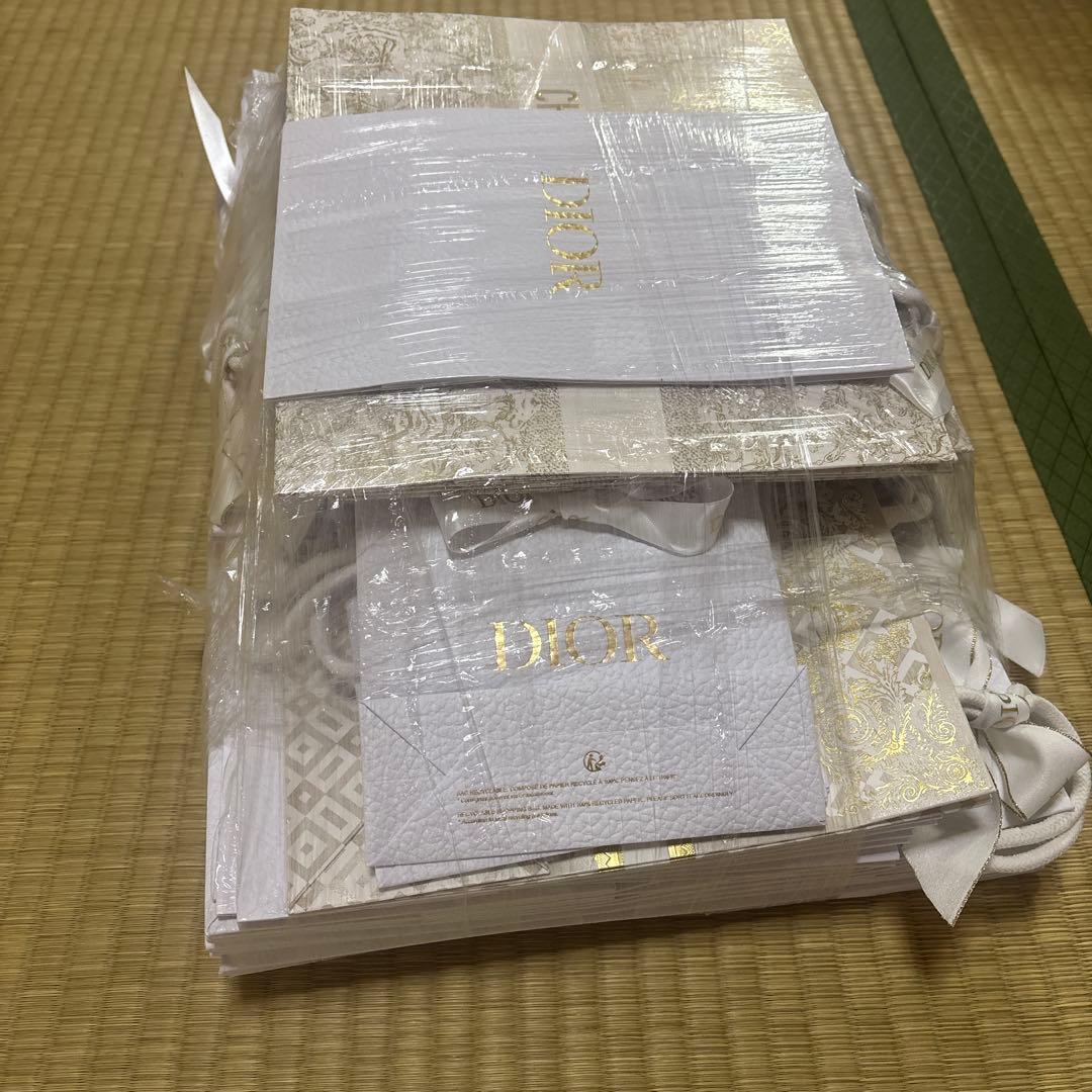 Dior ショッパー袋　まとめ売り　３２枚プラス１枚（おまけ）お値下げ不可