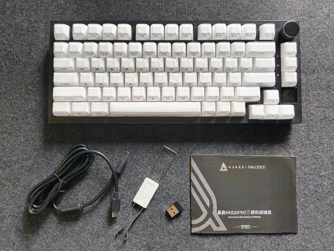 A.JAZZ AK820 Proメカニカルキーボード+クリスタルキーキャップ