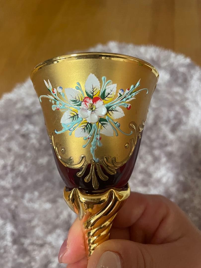 ベネチアングラス　ワイングラス　 24kT 赤と金の花柄ガラス杯