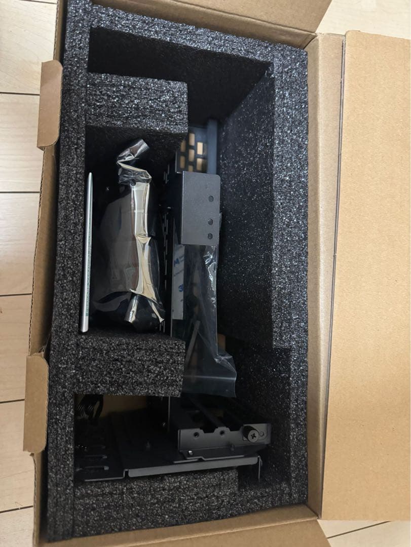 Phanteks プレミアム垂直GPUブラケット - DRGB照明付きブラック