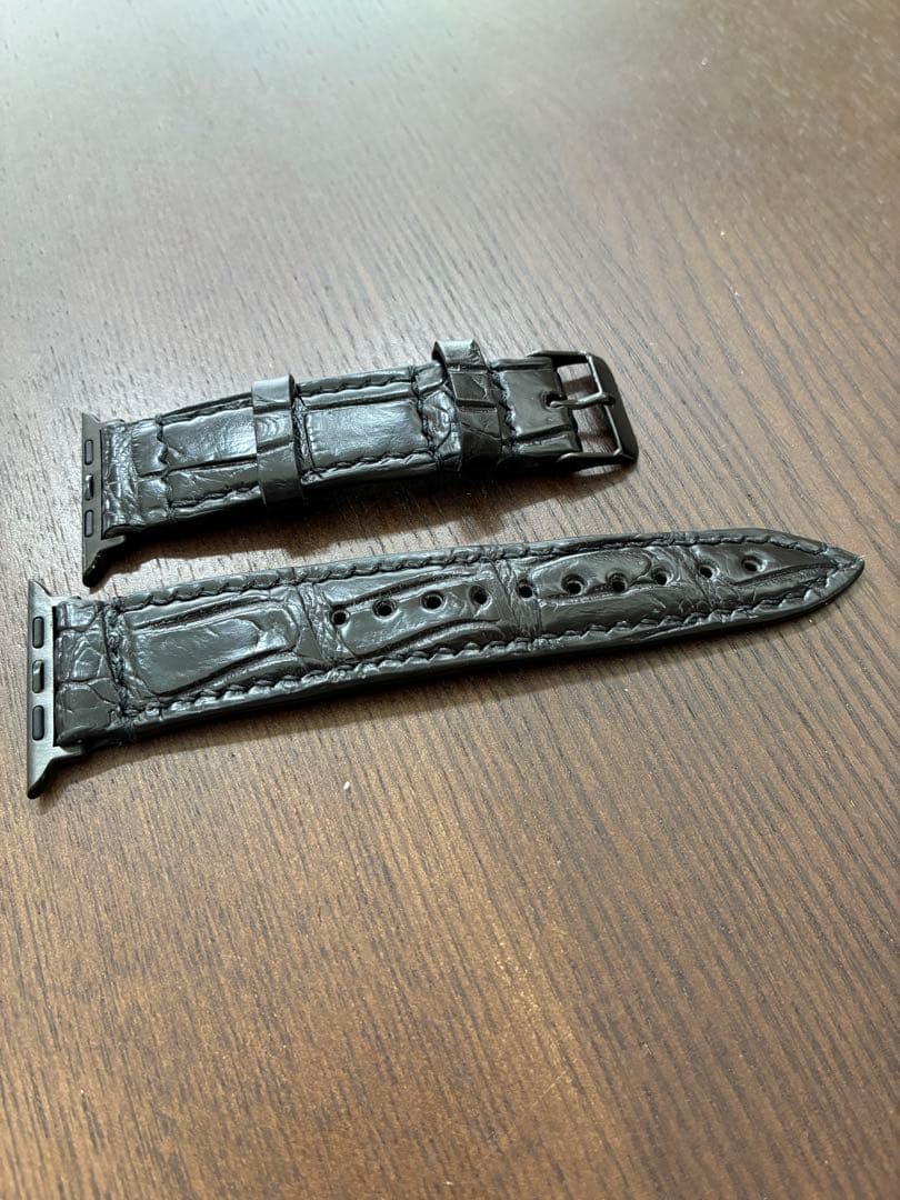 アップルウォッチのクロコダイルベルトとロングトラッカーウォレット
