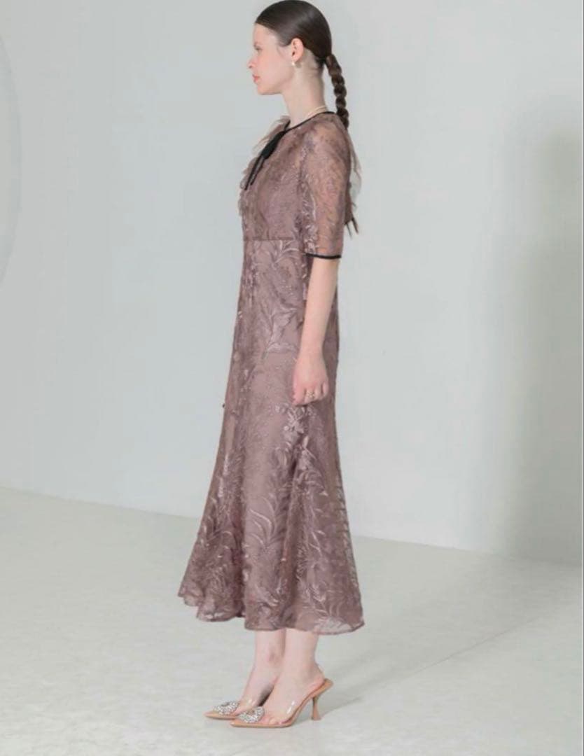 serina　leja 刺繍レース配色パイピングショルダーフリルマーメイド