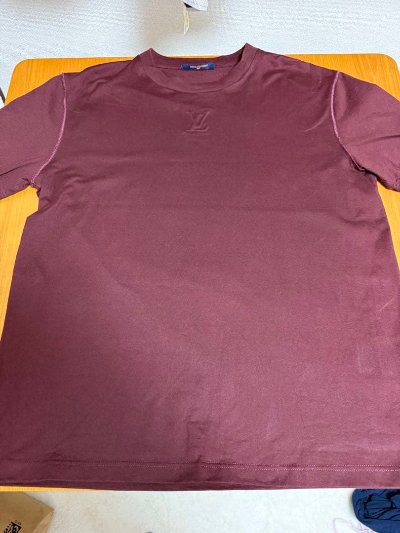 ルイヴィトンLUIS VUITTON レリーフTシャツ（XL）ワインレッド