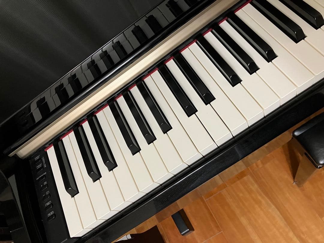 YAMAHA電子ピアノ 88鍵 黒色艶出し仕上げ　椅子付き　13年製