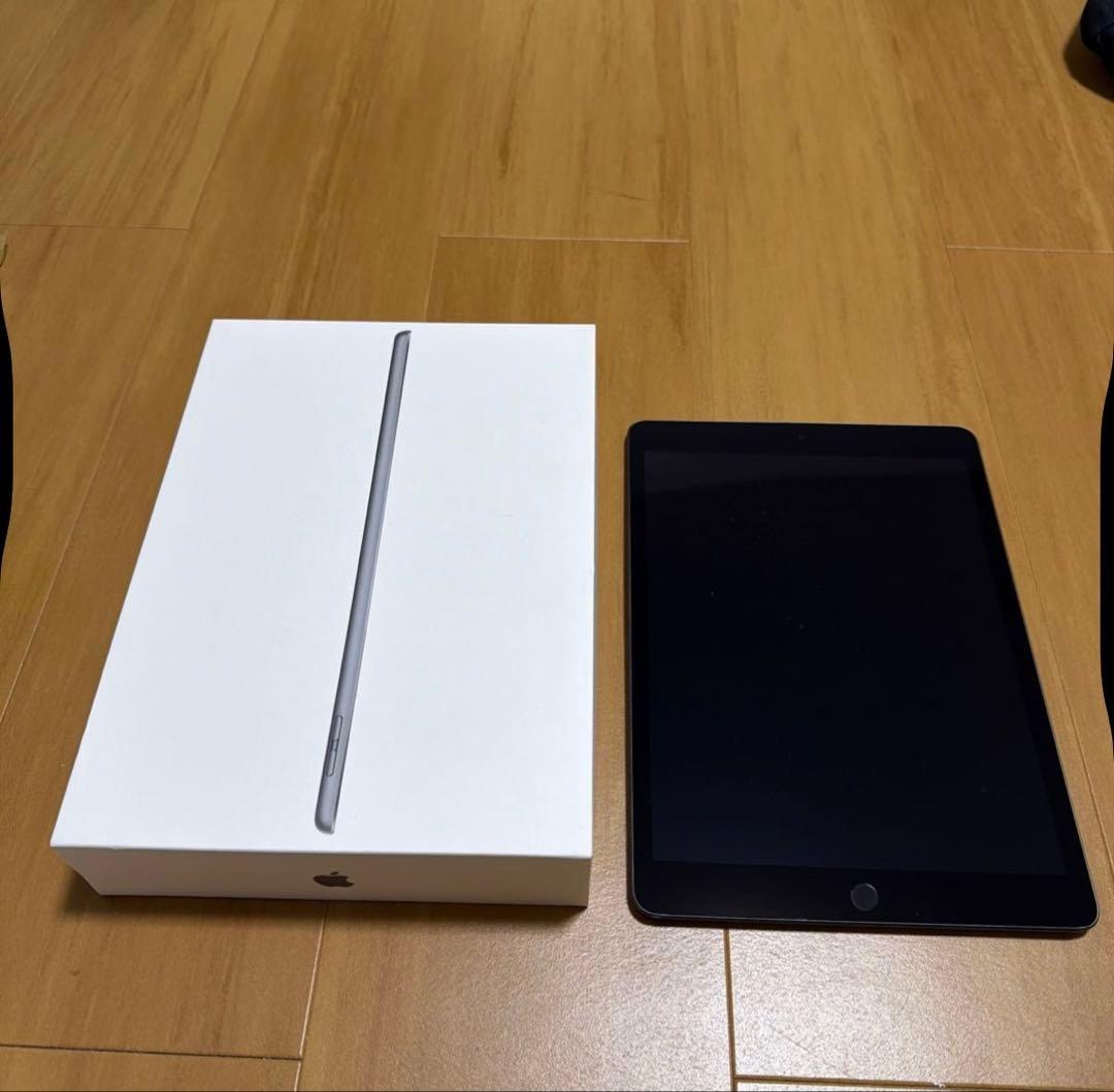 iPad第9世代　64GB Wifiモデル　ガラスカバー付き