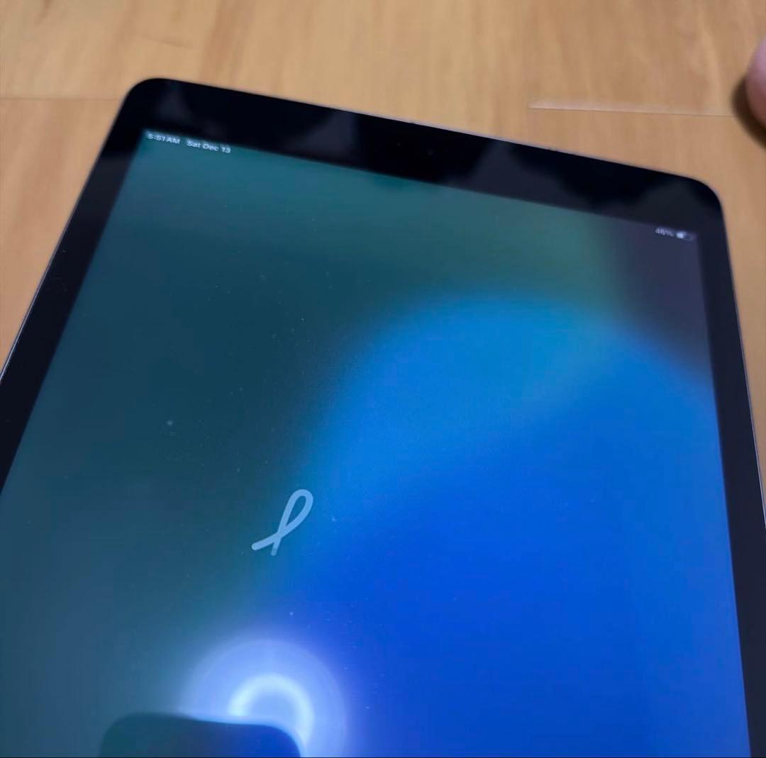 iPad第9世代　64GB Wifiモデル　ガラスカバー付き