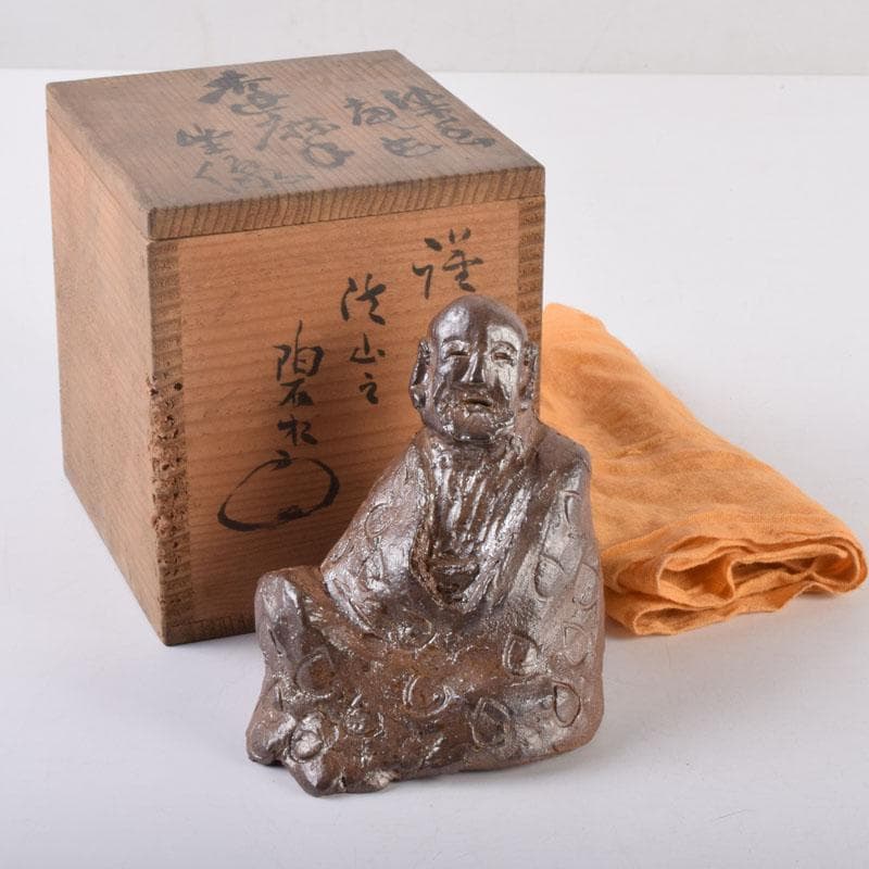 信楽焼　達磨像　置物　在銘　共箱　C　8472