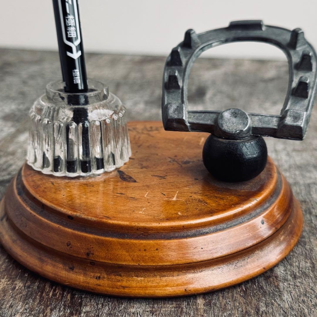 ホースシュー 馬蹄 ペン立て ガラス×木製台座 幸運モチーフ ヴィンテージ