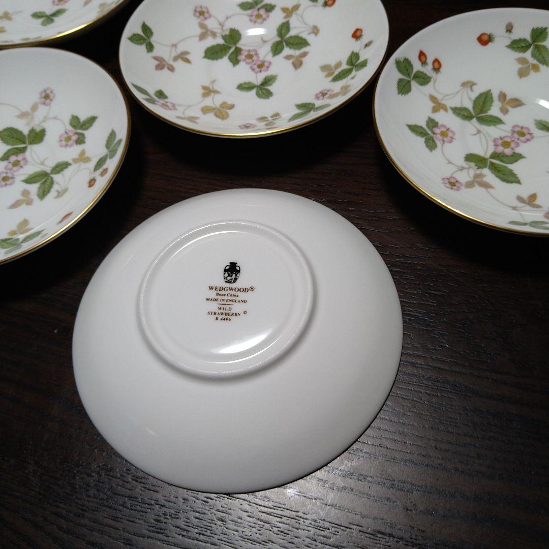 ♥黒壺印ウェッジウッドワイルドストロベリーティーカップ＆ソーサー５客セット