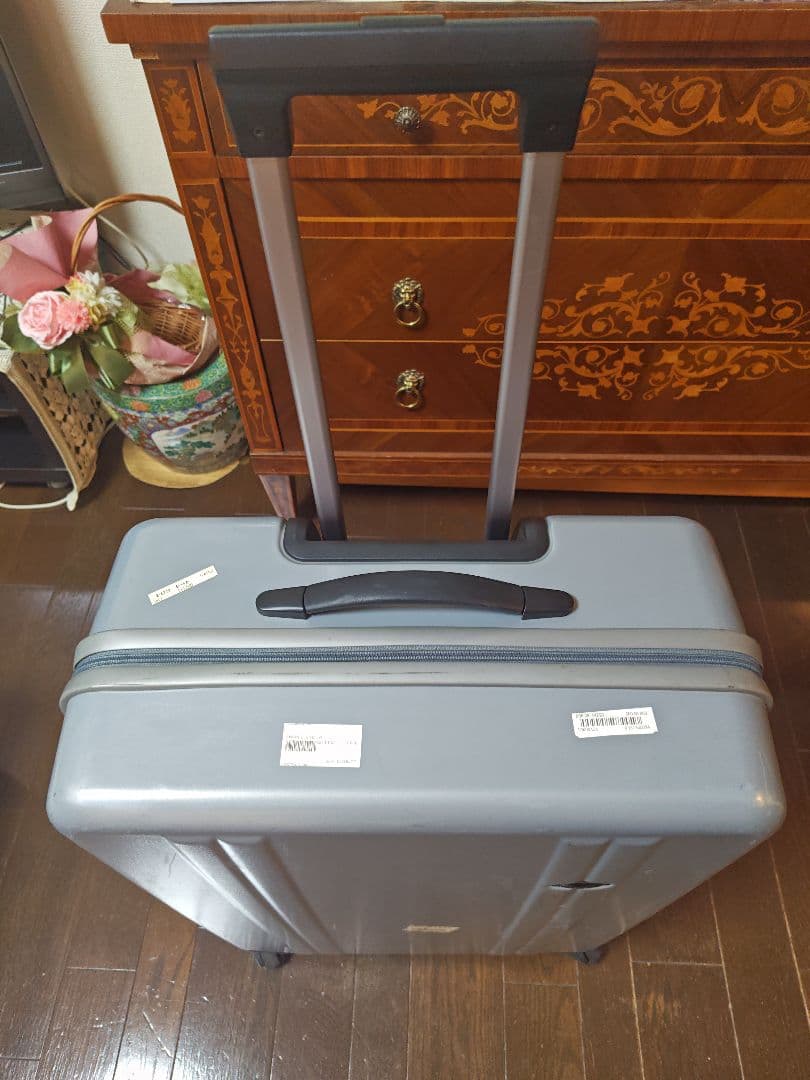 ZERO HALLIBURTON シルバーキャリーケース