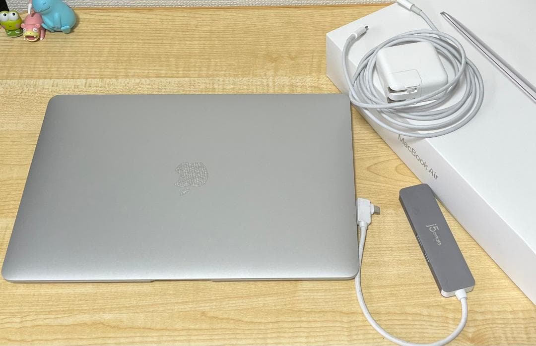 美品 MacBook Air M1 16GB/512GB フィルム付 ハブ付