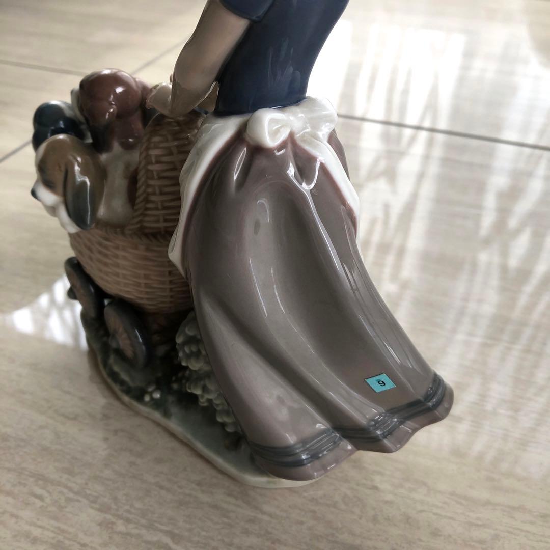 腕に修復箇所あり: LLADRO1983年ヴィンテージリヤドロ　犬と少女No.9