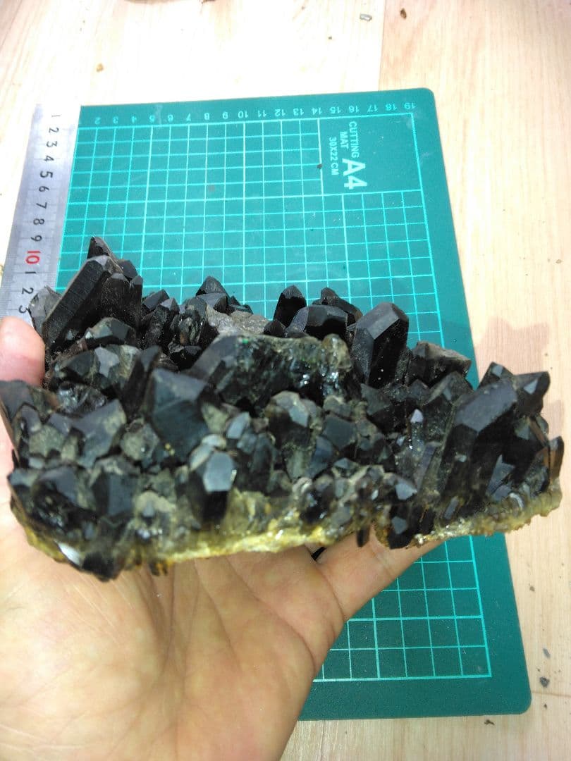 中国産　モリオン水晶　クラスター　黒水晶