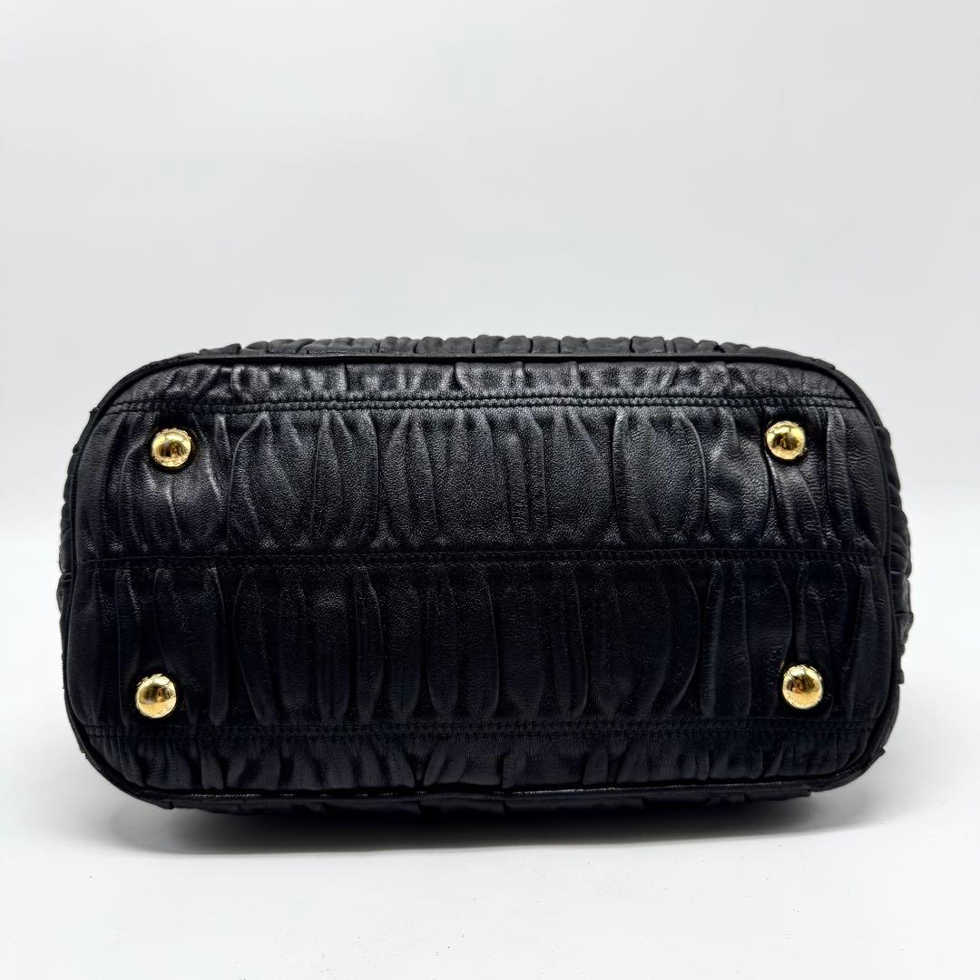 【近年型・美品】プラダ プリーツ ギャザー ナッパレザー 2way ハンドバッグ