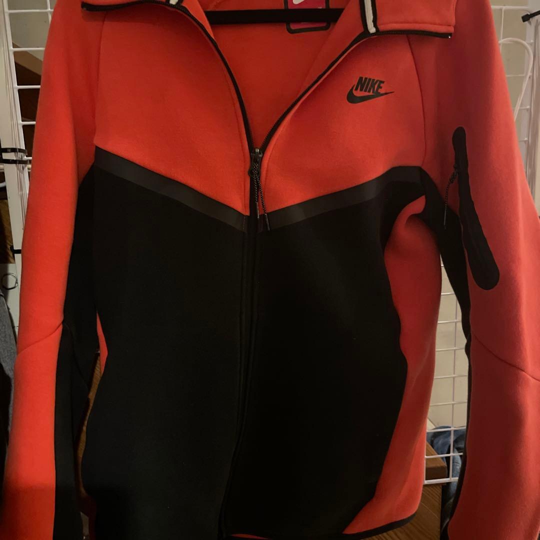 Nike レッドブラック パーカー Sサイズ　限定色　赤黒　テックフリース