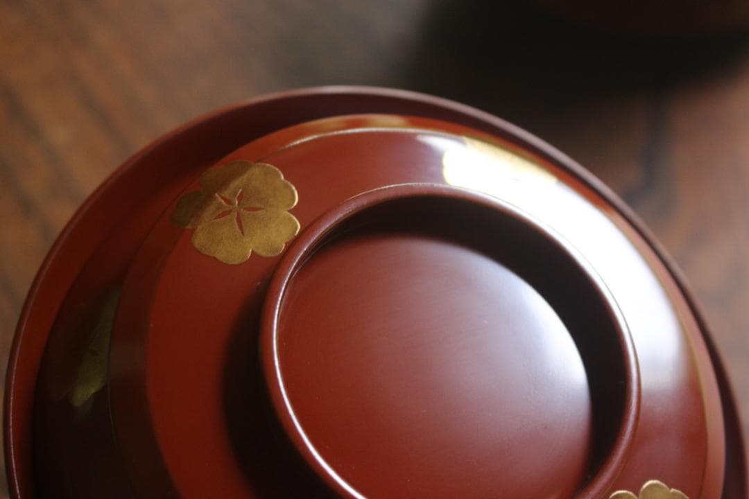 デッドストック！深みある朱漆に優美な梅蒔絵の映えるお椀2点（検輪島塗京塗雑煮椀