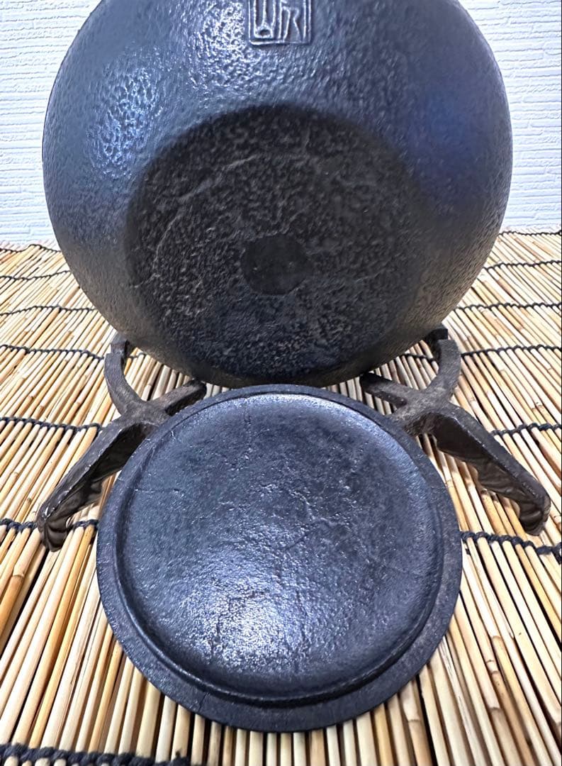 未使用品　南部虎山工房造　１０型アラレ　南部鉄瓶　南部鉄器　鉄瓶