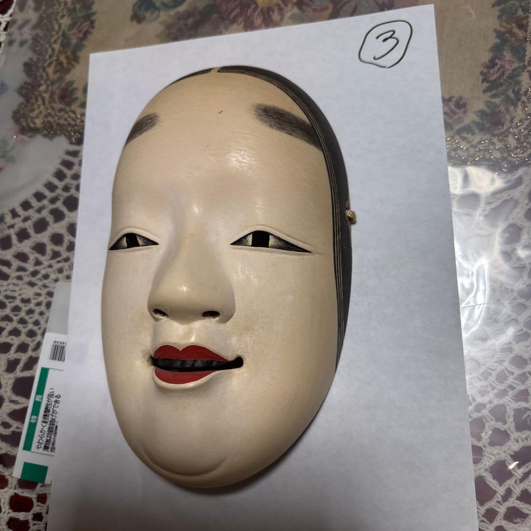 能面 白色 赤い口紅