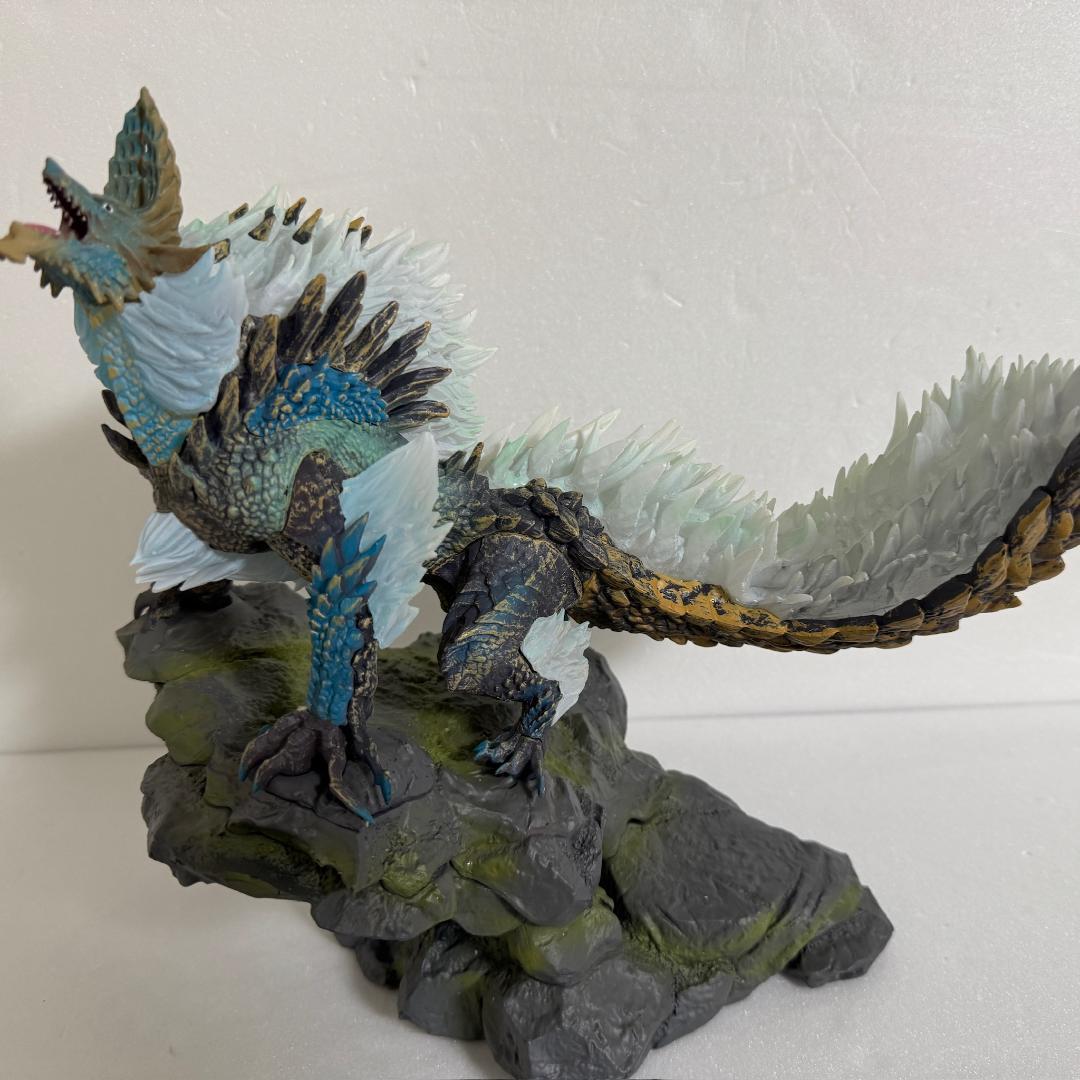 モンスターハンター ジンオウガ フィギュア 雷狼竜 LED点灯　特大サイズ