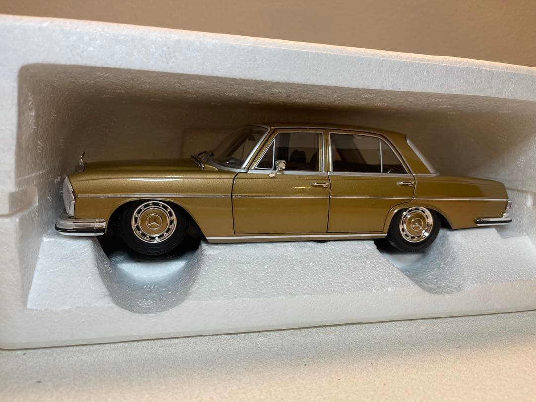 訳あり！ ノレブ社製 1/18 メルセデス-ベンツ 280SE 1969！