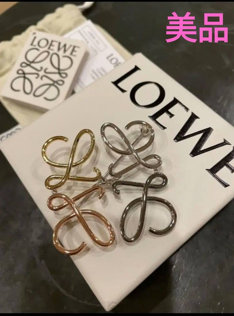 【正規品、マルチカラー　メルカリ最安値】ロエベ ブローチ　アナグラム