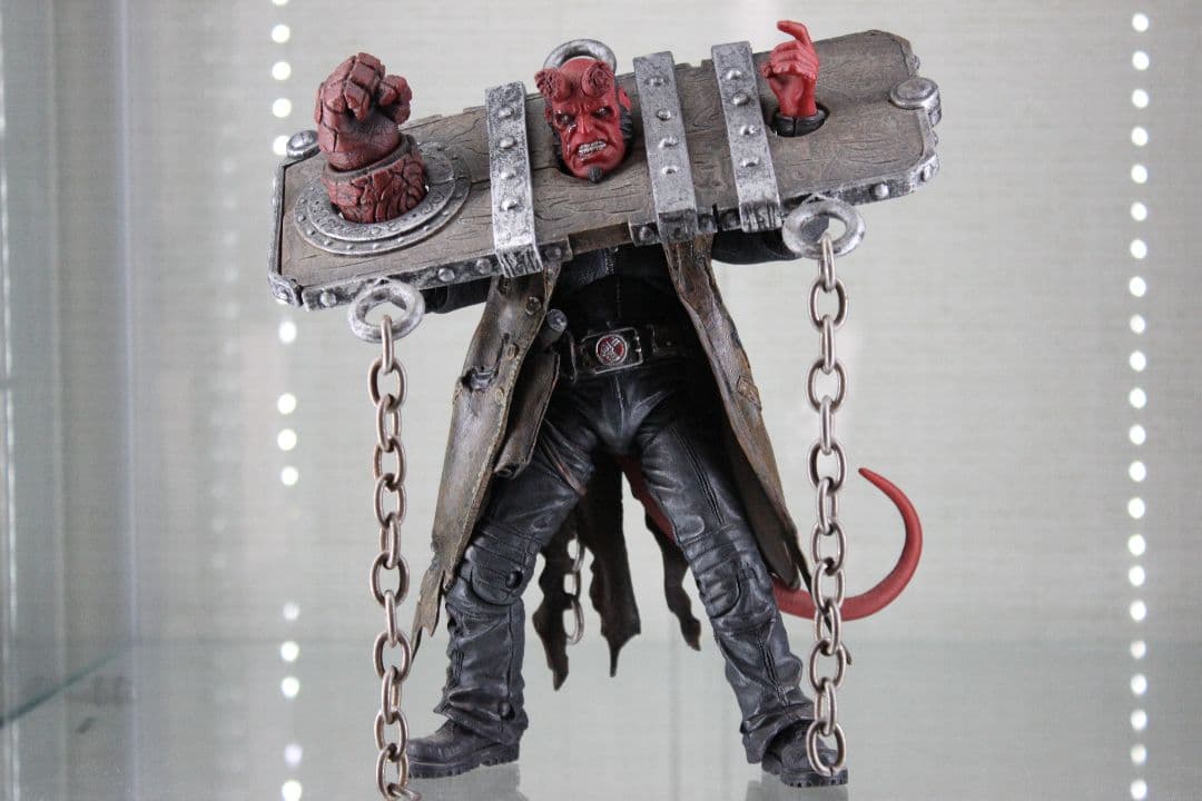 ヘルボーイ フィギュア 約20cm