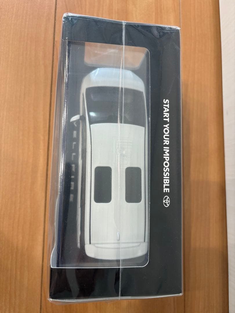 トヨタ　ヴェルファイア　40系 1/30スケール ホワイトパールマイカ